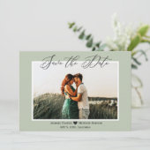 Elegantes Minimalistisch Sage Green Foto Save the Save The Date (Stehend Vorderseite)