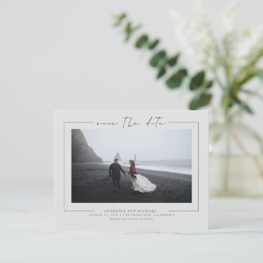 Elegantes Minimalistisches hellgraues Save the Dat Date (Stehend Vorderseite)