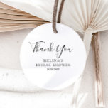 Elegantes Minimalistisches Kalligrafie-Brautparty Geschenkanhänger<br><div class="desc">Dieses elegante minimalistische Kalligraphie-Brautparty-Gefallen-Tags sind perfekt für eine einfache Brautparty-Feier.</div>