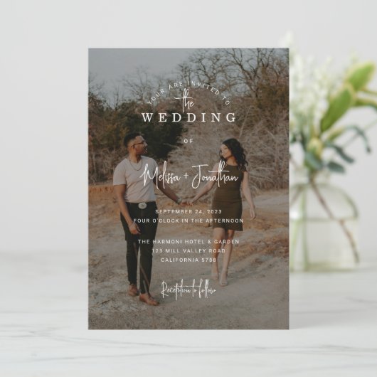 Elegantes Minimalistisches Overlay 2 Foto Script H Einladung (Stehend Vorderseite)