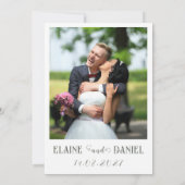 Elegantes Minimalistisches Salbei-Foto Hochzeit Einladung (Rückseite)