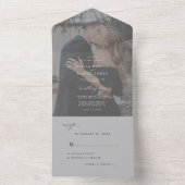 Elegantes minimalistisches Schwarz-Weiß-Foto Hochz All In One Einladung (Innen Boden)