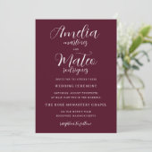Elegantes Minimalistisches Script Burgundy Wedding Einladung (Stehend Vorderseite)