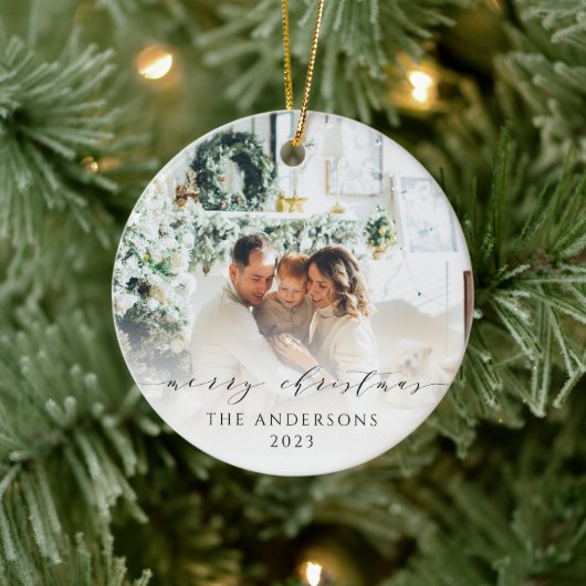 Elegantes Minimalistisches Script Frohe Weihnachte Keramik Ornament (Baum)