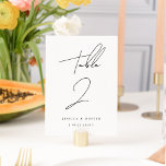 Elegantes Minimalistisches Script Personalisiert W Tischnummer<br><div class="desc">Einfach stilvolle und minimalistische Tischnummern,  die personalisiert und doppelseitig sind. Personalisieren Sie jeden mit Ihren Namen/Veranstaltungsnamen,  Datum und Nummer. Fügen Sie jeden einzeln in Ihren Warenkorb und Karo,  wenn Sie fertig sind.</div>