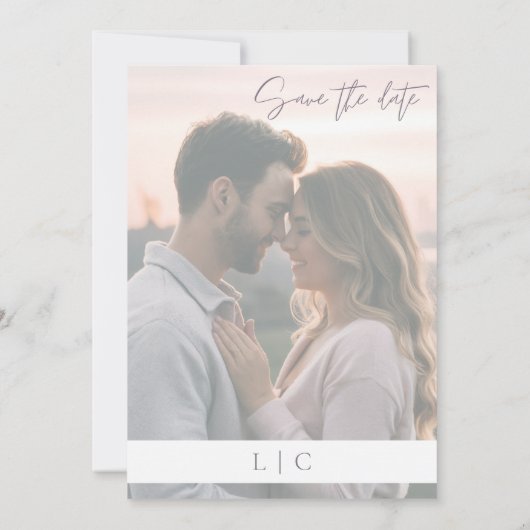 Elegantes minimalistisches verblichenes Foto Calig Save The Date (Rückseite)