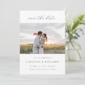 Elegantes Minimalistisches White Script Hochzeit z Save The Date (Stehend Vorderseite)