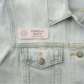 Elegantes Mitarbeiter-Logo-Magnet- oder Anstecknad Namensschild (Beispiel)