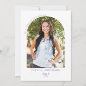 Elegantes Modern Script Arch Foto Lilac Grad Party Einladung (Vorderseite)