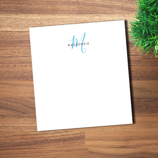 Elegantes Modern White Sky Blue Script Monogram Notizblock