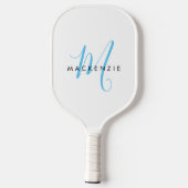Elegantes Modern White Sky Blue Script Monogram Pickleball Schläger (Rückseite)