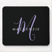 Elegantes, modernes Black Lavender Script Monogram Mousepad (Vorne)