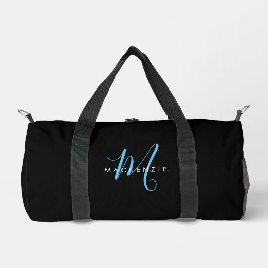 Elegantes, modernes Black Sky Blue Script Monogram Duffle Bag (Vorderseite)