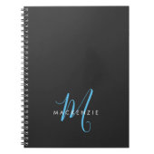 Elegantes, modernes Black Sky Blue Script Monogram Notizblock (Vorderseite)