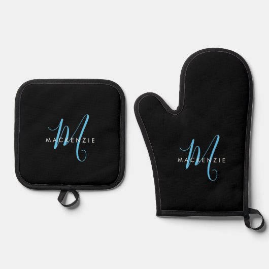 Elegantes, modernes Black Sky Blue Script Monogram Ofenhandschuh & Topflappen-Set (Vorderseite)