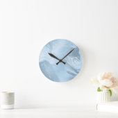 Elegantes, modernes Design aus Babyblau Runde Wanduhr (Zuhause)