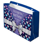 Elegantes modernes Design für Bow und Herz-Speckle Große Geschenktüte (Rückseite Schrägansicht)