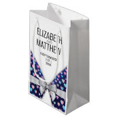 Elegantes modernes Design für Bow und Herz-Speckle Kleine Geschenktüte (Vorderseite Schrägansicht)