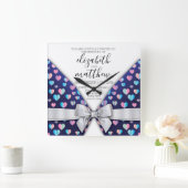 Elegantes modernes Design für Bow und Herz-Speckle Quadratische Wanduhr (Zuhause)