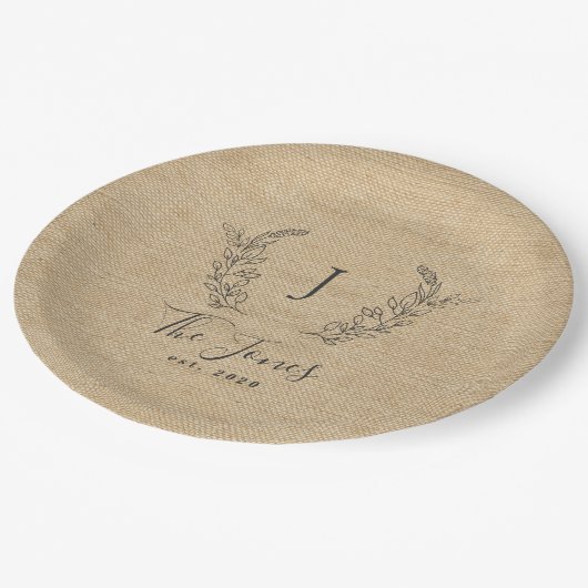 Elegantes modernes Familienmonogramm Pappteller (Schrägansicht)