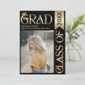 Elegantes, modernes Foto Gold Black Graduate Einladung (Stehend Vorderseite)