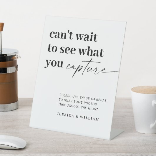 Elegantes, modernes Modell für die Hochzeitskamera Sockelschild (In SItu)