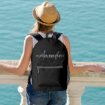 Elegantes, modernes Monogramm Personalisiert mit N Bedruckter Rucksack<br><div class="desc">Das elegante, moderne Monogramm Personalisiert mit Namensdruck-Rucksack, ein elegantes und stilvolles Accessoire mit einem coolen Skriptnamen-Design. Dieser vielseitige Rucksack eignet sich perfekt für Mitarbeiter, Mitarbeiter und Mitarbeiter und dient als Laptop-Tasche mit moderner, sauberer und minimalistischer Ästhetik. Der Rucksack ist mit einem mit Monogramm Design geschmückt und bietet eine personalisierte und...</div>