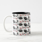 Elegantes modernes Rot-Schwarz-Holly-Muster Zweifarbige Tasse (Links)