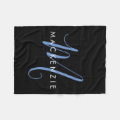 Elegantes, modernes Schwarz-Blau-Script-Monogramm Fleecedecke (Vorderseite (Horizontal))
