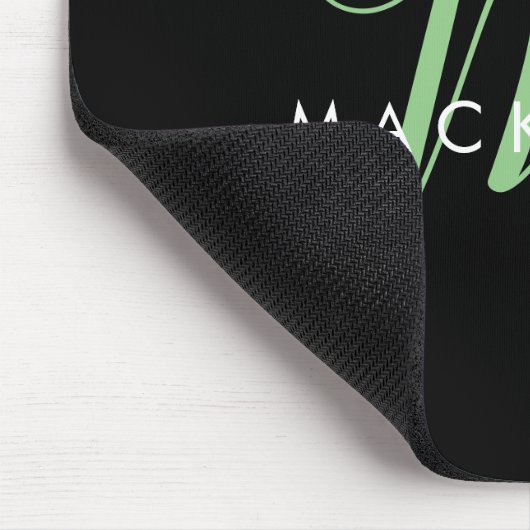 Elegantes, modernes Schwarz-Grün-Script-Monogramm Mousepad (Ecke)