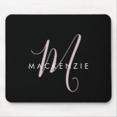 Elegantes, modernes Schwarz-Rosa-Script-Monogramm Mousepad (Vorne)