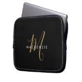 Elegantes, modernes Schwarzes Script Monogram Laptopschutzhülle (Vorderseite Links)