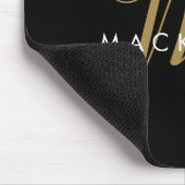 Elegantes, modernes Schwarzes Script Monogram Mousepad (Ecke)