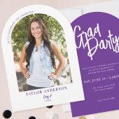 Elegantes Modernes Script Arch Foto Lila Grad Part Einladung