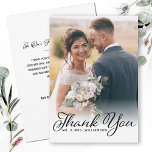 Elegantes, modernes Script Flat Dankeschön Karte<br><div class="desc">Ein elegantes Foto Dankeschön für Ihre Hochzeitsgäste. Personalisieren Sie es mit Ihrem Namen auf der Vorderseite und Ihren Vornamen und einer Nachricht auf der Rückseite.</div>