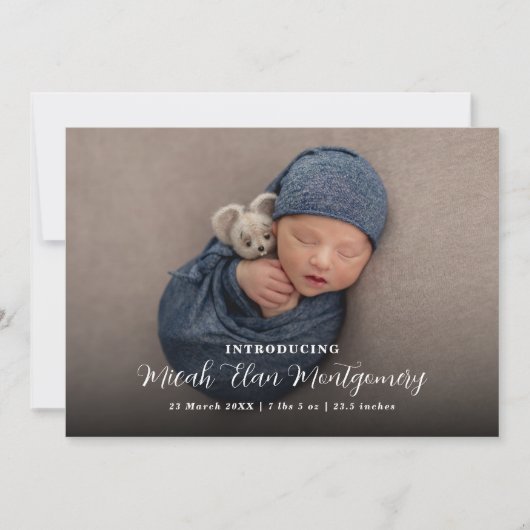 Elegantes, modernes Script Foto Baby Birth Ankündigung (Vorderseite)