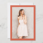 Elegantes modernes Terracotta Foto Sweet 16 Einladung (Rückseite)