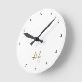 Elegantes, modernes White-Script-Monogramm Runde Wanduhr (Winkel)