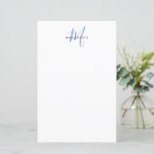 Elegantes, modernes Whitepaper mit Blue Script (Stehend Vorderseite)