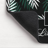 Elegantes Monogram Green Blätter Botanisches Muste Mousepad (Ecke)