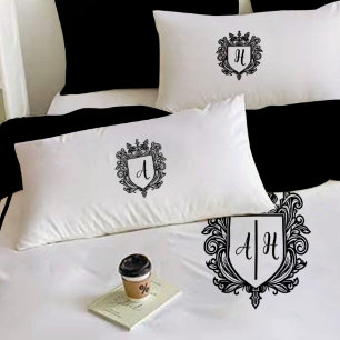 Elegantes Monogram-Initials-Wappen Schwarz auf Wei Kissenbezug