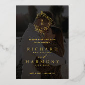 Elegantes Monogram Wreath Black Foto Save the Date Folieneinladung (Vorderseite)