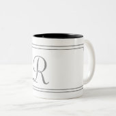 Elegantes Monogramm, anfänglicher Weißstreifen Zweifarbige Tasse (VorderseiteRechts)