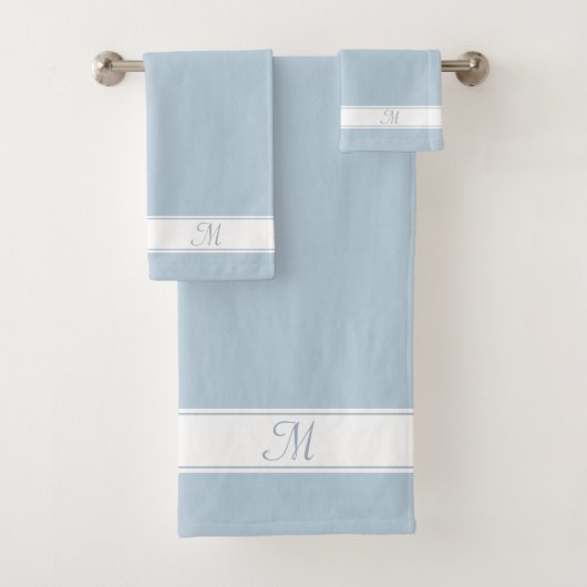 Elegantes Monogramm auf White & Wondrous Blue Badhandtuch Set (Insitu)