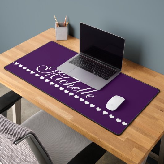 Elegantes Monogramm-Eggplant Lila und Weiß Herz Schreibtischunterlage (Büro 2)