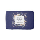 Elegantes Monogramm Hübsche Beige Blaue Blumen Flo Badematte (Vorderseite)