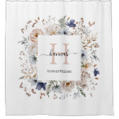 Elegantes Monogramm Hübsche Beige Blaue Blumen Flo Duschvorhang (Vorderseite)