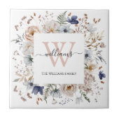Elegantes Monogramm Hübsche Beige Blaue Blumen Flo Fliese (Vorderseite)