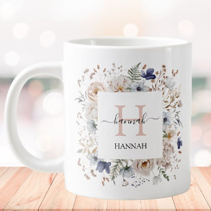 Elegantes Monogramm Hübsche Beige Blaue Blumen Flo Jumbo-Tasse