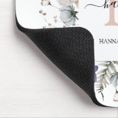 Elegantes Monogramm Hübsche Beige Blaue Blumen Flo Mousepad (Ecke)